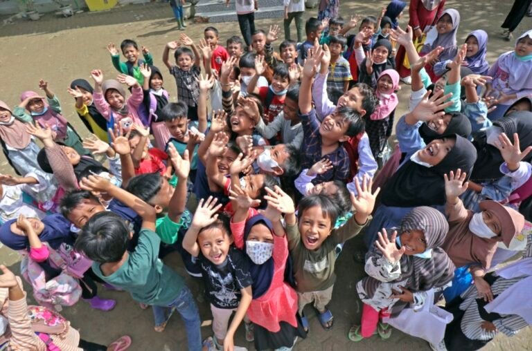 Sekolah di Aceh Mulai Aktif Kembali Pascabanjir, Siswa Belajar dengan Sarana Terbatas