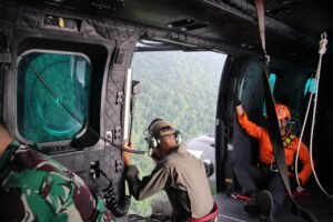 TNI AU Kerahkan Helikopter Caracal untuk Bantu Pencarian Pesawat ATR 400 yang Hilang Kontak di Maros