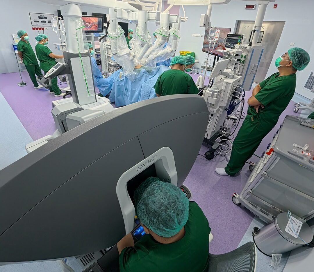 Tak Perlu ke Luar Negeri, Pengobatan Kanker Prostat dengan Teknologi Robotik Kini Hadir di Eka Hospital MT Haryono