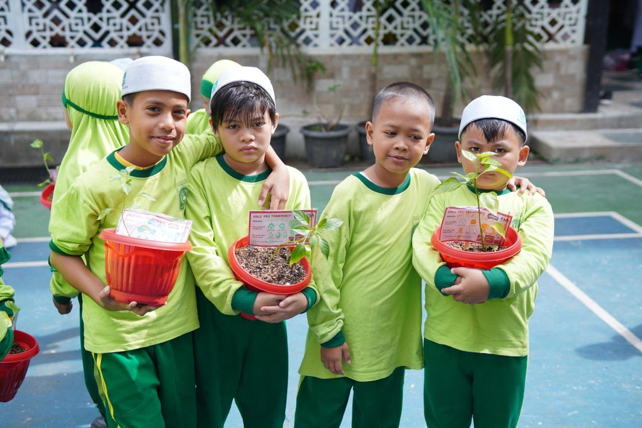 Di Tengah Perdebatan Krisis Lingkungan, 5.000 Siswa SD Jakarta Memilih Bergerak Nyata