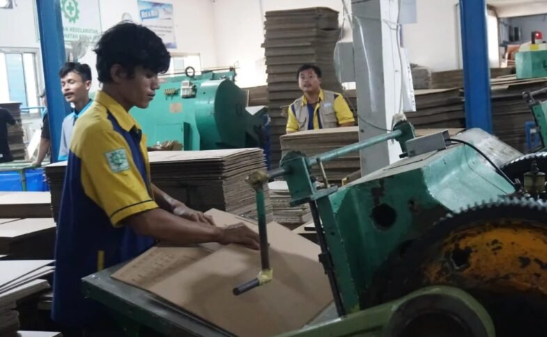 Pembatasan Truk Sumbu 3 Saat Lebaran 2026, Industri Kertas dan AMDK Terancam Gangguan Produksi