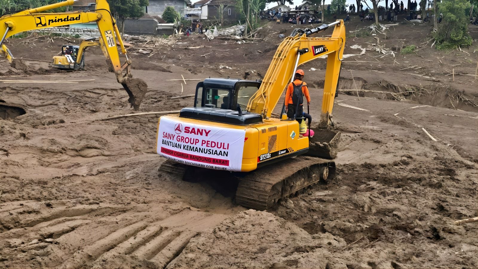 SANY Siapkan Empat Ekskavator untuk Bantu Evakuasi Korban Bencana Cisarua