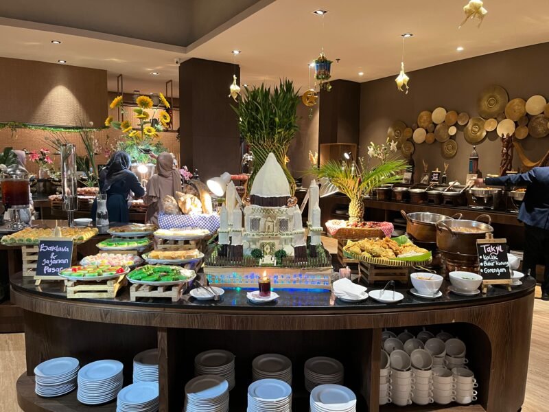 Buka Puasa Rasa Timur Tengah di Luminor Jakarta Kota, Ada Doorprize Umroh untuk Tamu Beruntung