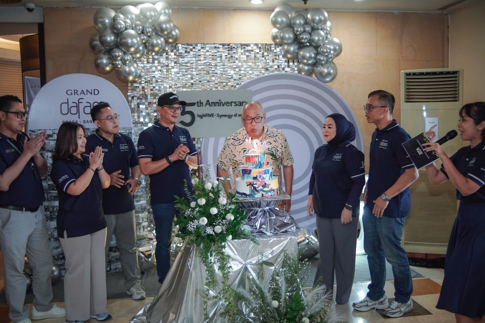 Rayakan 5 Tahun Perjalanan, Grand Dafam Braga Bandung Usung Tema “High Five: Synergy of Service”