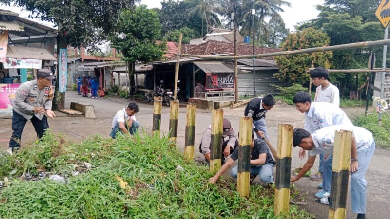SMP–SMK Triwijaya Bersama Polsek Cijeruk Aksi Jumat Bersih di Bogor