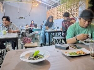Rebranding Laluasa Coffee & Eatery di Babelan, Hadirkan Kopi Bakar Manggar dan Sop Buntut Bintang Lima Harga Kaki Lima