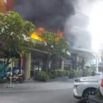 Mal Ciputra Cibubur Terbakar Siang Hari, Damkar Berjibaku Padamkan Api
