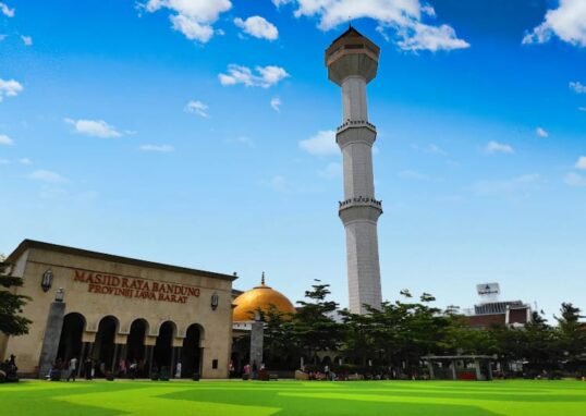 Rekomendasi Wisata Religi di Bulan Ramadan, Destinasi Penuh Kedamaian