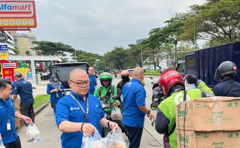 Alfaland Group dan Omega Hotel Management Tebar 1.000 Paket Takjil, Pererat Kebersamaan di Bulan Ramadan