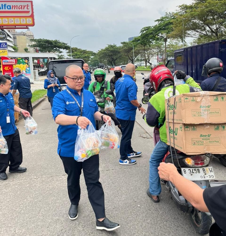 Alfaland Group dan Omega Hotel Management Tebar 1.000 Paket Takjil, Pererat Kebersamaan di Bulan Ramadan