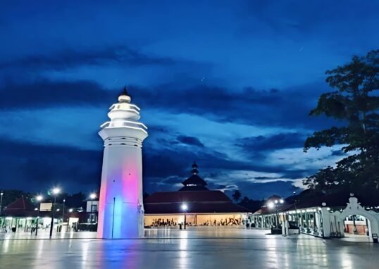 Jelajah Spiritual di Banten, Dari Masjid Agung hingga Pura di Kaki Gunung