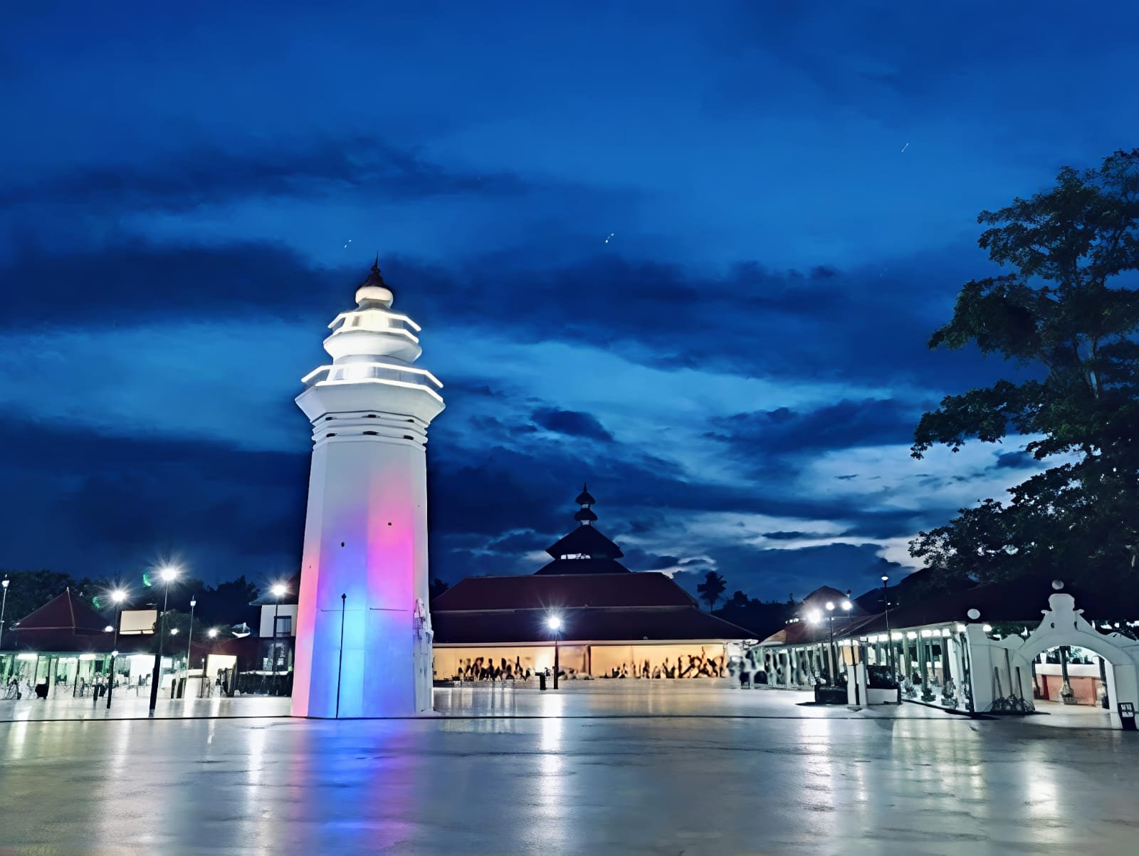 Jelajah Spiritual di Banten, Dari Masjid Agung hingga Pura di Kaki Gunung