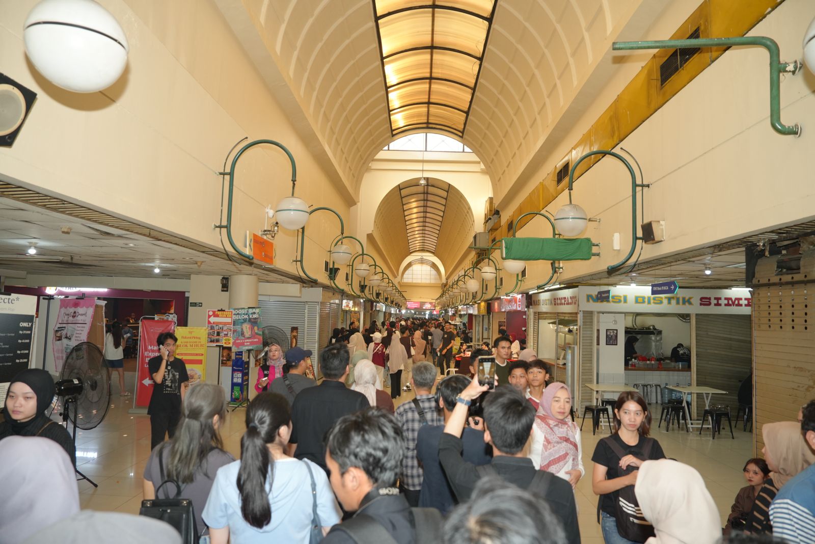 Blok M Diserbu Pengunjung Saat Lebaran, Menteri Ekraf Soroti Geliat Ekonomi Kreatif