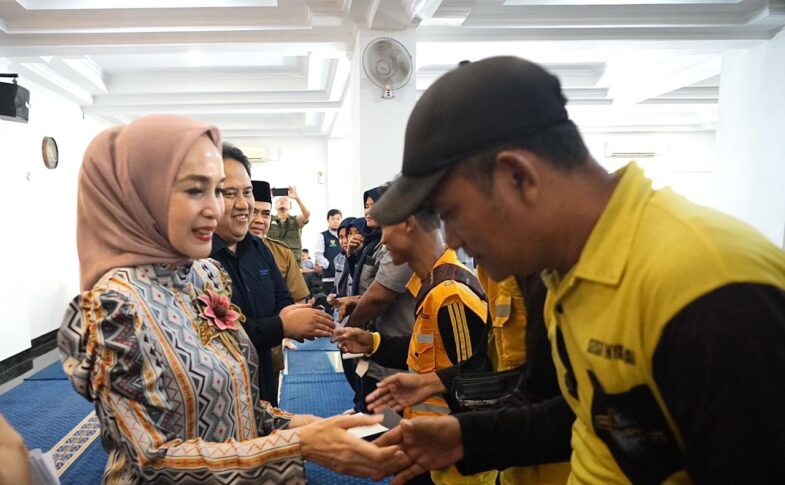 400 Petugas Kebersihan dan Pertamanan Terima Santunan Ramadan di Balai Kota Bogor