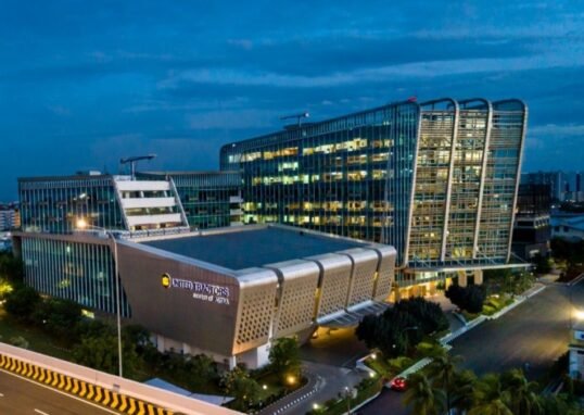 United Tractors Catat Penurunan Laba, Buyback Rp2 Triliun dan Akuisisi Tambang Emas