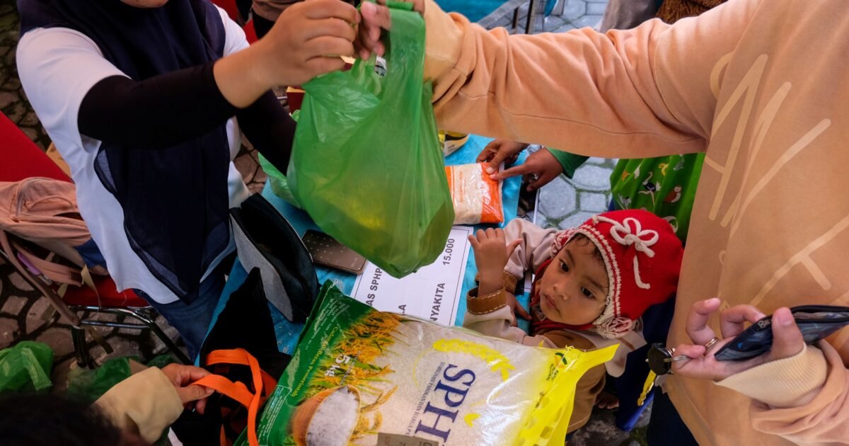 Pemerintah Pastikan Stok BBM dan Beras Aman, Mendagri Imbau Masyarakat Tak Panic Buying