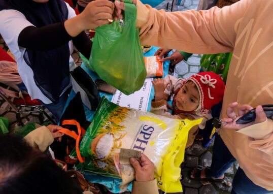 Pemerintah Pastikan Stok BBM dan Beras Aman, Mendagri Imbau Masyarakat Tak Panic Buying