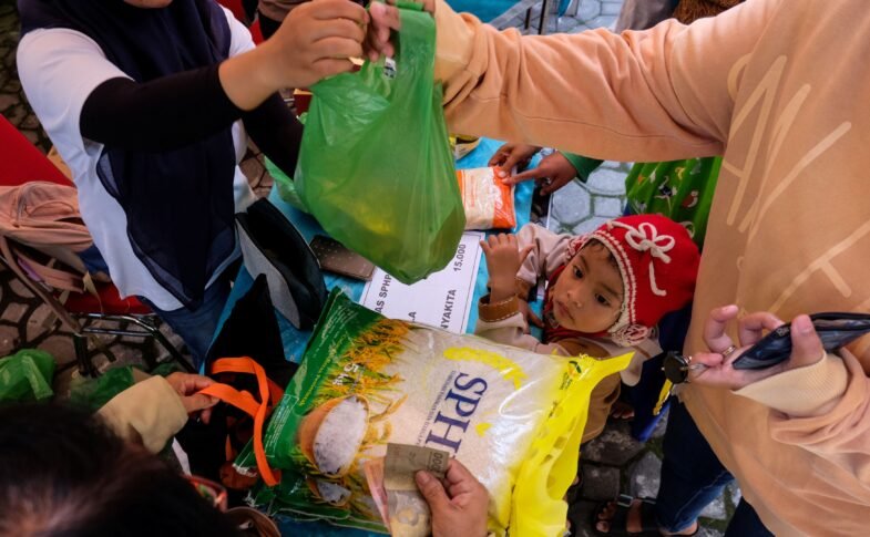 Pemerintah Pastikan Stok BBM dan Beras Aman, Mendagri Imbau Masyarakat Tak Panic Buying