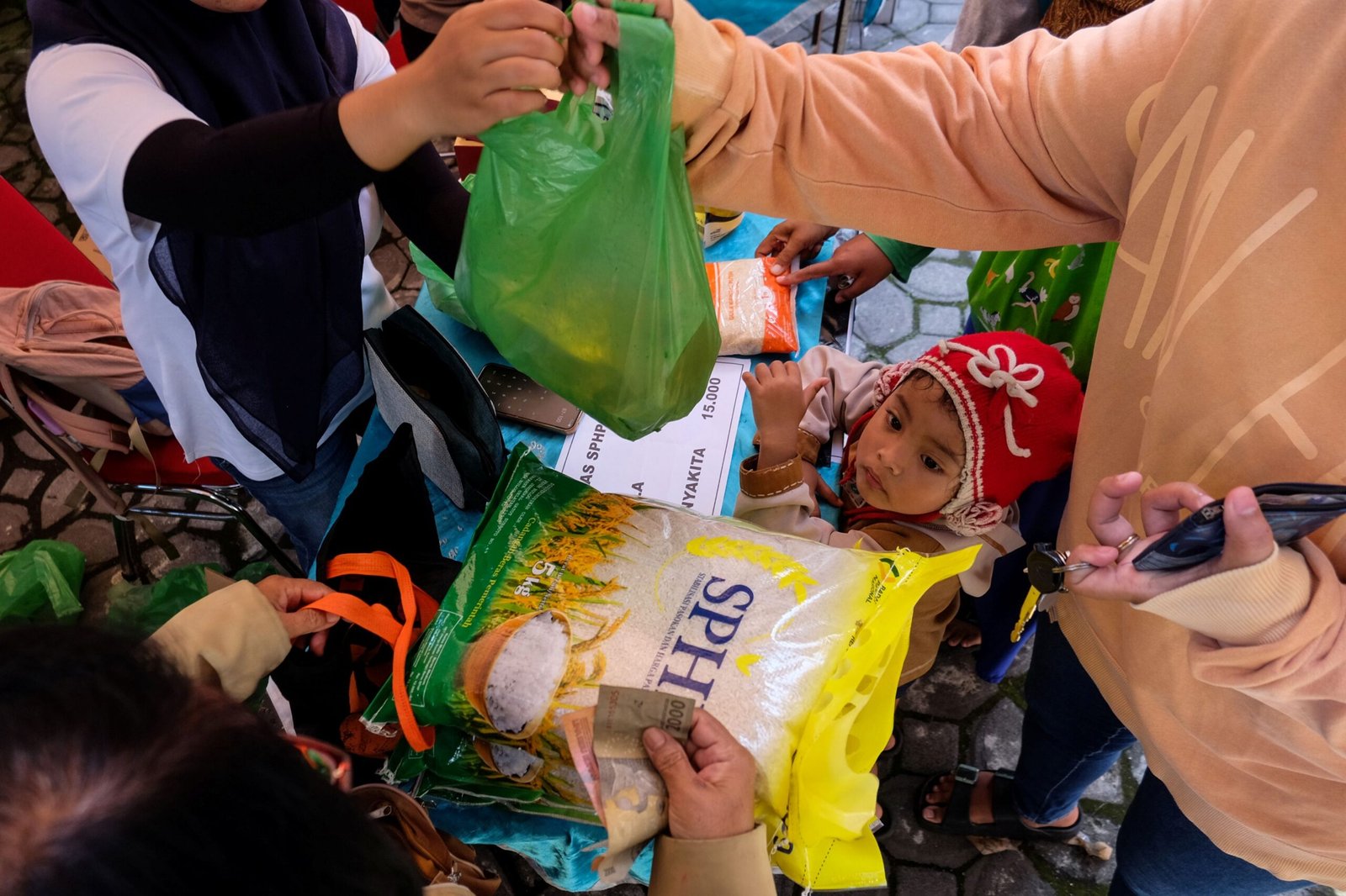 Pemerintah Pastikan Stok BBM dan Beras Aman, Mendagri Imbau Masyarakat Tak Panic Buying