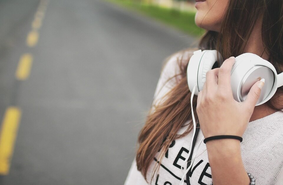 Teman Perjalanan Terbaik: Rekomendasi Lagu Indonesia untuk Traveling