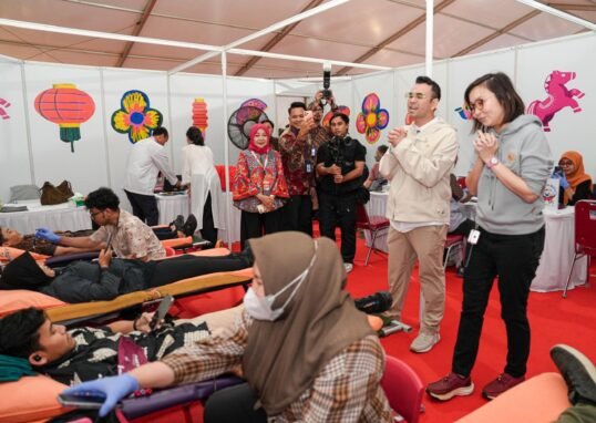 Wamen Ekraf dan Raffi Ahmad Gaungkan Semangat Kebinekaan di Harmoni Imlek Nusantara