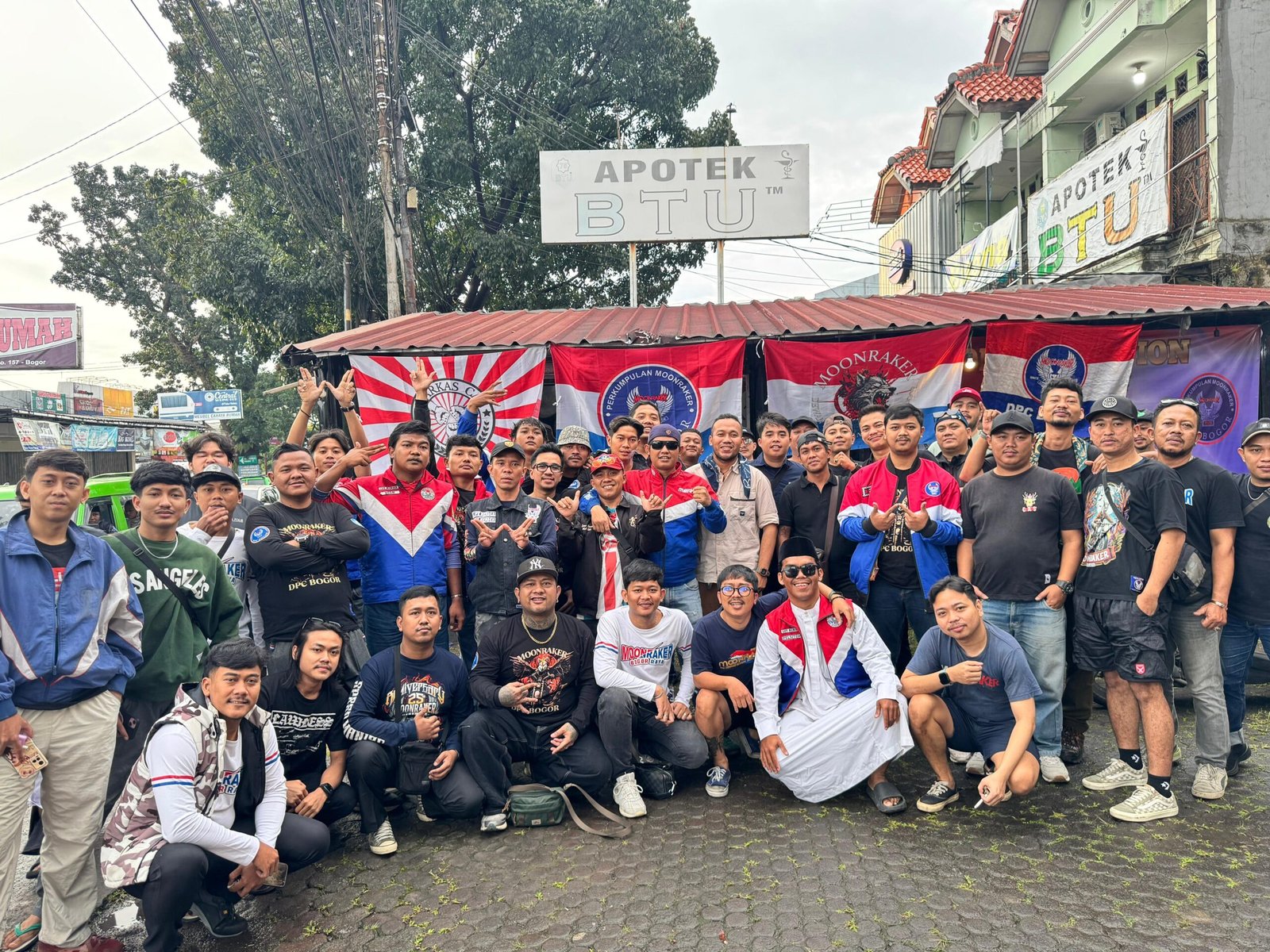 Moonraker Bogor Raya dan CAS Berbagi 100 Takjil di Bogor Barat, Tebar Kepedulian di Bulan Ramadan