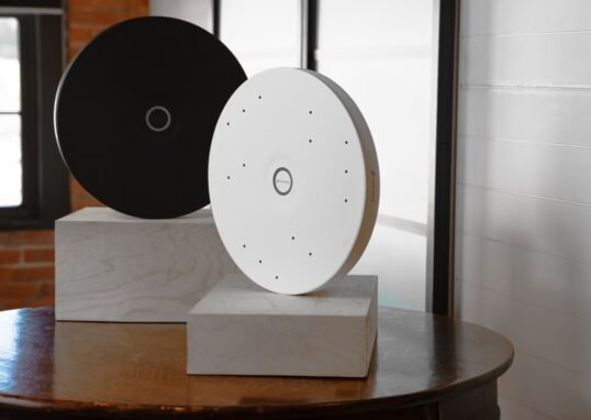 Pleneo dan Sennheiser Hadirkan Intelligent Room Kits untuk Ruang Rapat Skala Menengah dan Besar