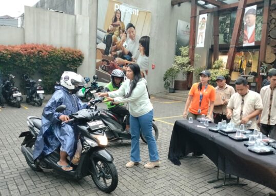 EIGER Adventure Flagship Store Radio Dalam Berbagi Takjil Gratis, Hadirkan Promo Spesial Ramadan