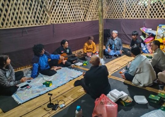 Hujan Tak Halangi Diskusi Sawala Dasa Wacana #10, Bahas Seni dan Budaya dalam Islam Rahmatan Lil Alamin