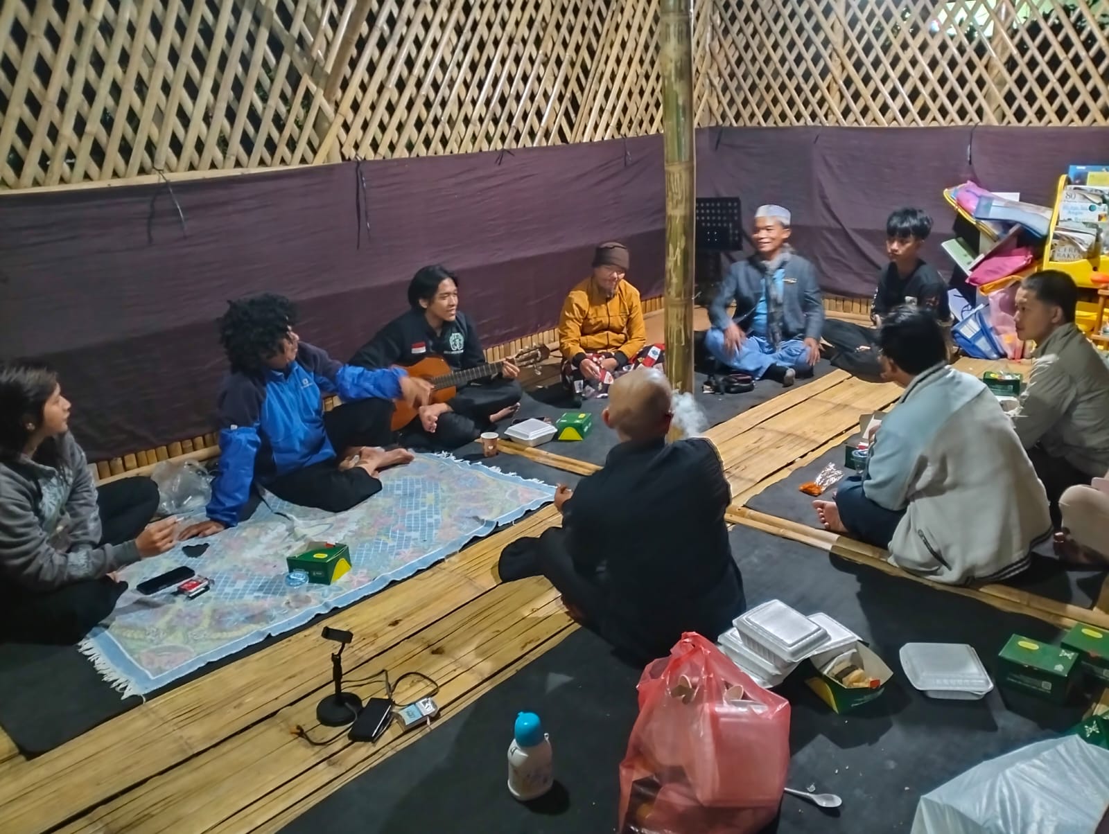 Hujan Tak Halangi Diskusi Sawala Dasa Wacana #10, Bahas Seni dan Budaya dalam Islam Rahmatan Lil Alamin