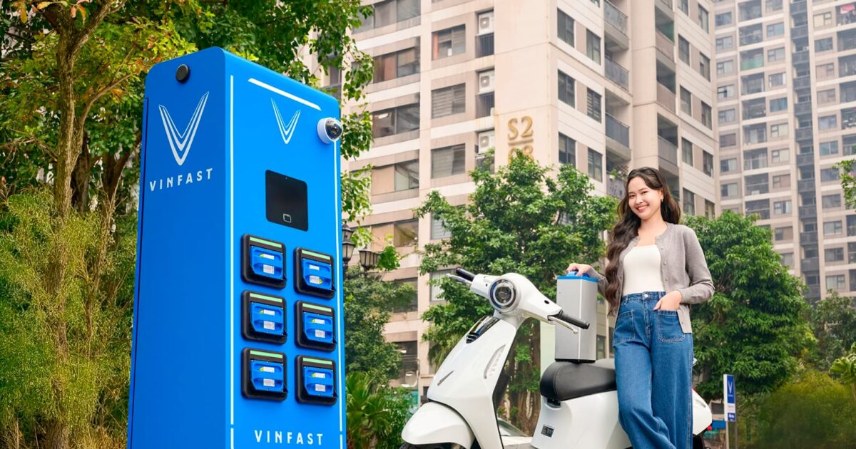 Saat Harga Bensin Naik, VinFast Ajak Konsumen Beralih ke Mobil Listrik