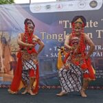 Tribute to Tongkonan Toraya Warnai Jalur Puncak, Seniman Gelar Aksi Budaya dan Solidaritas