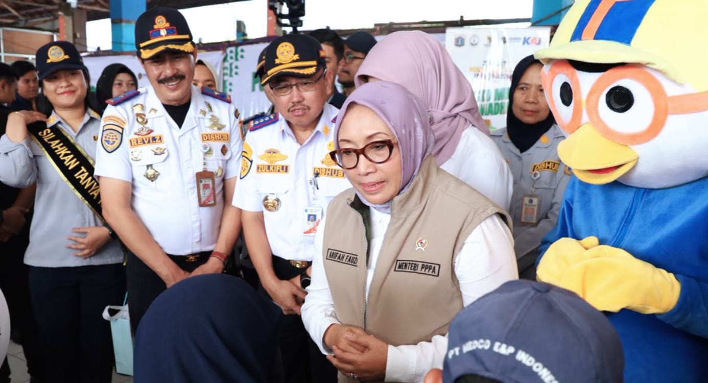 Cek Langsung Bandara hingga Stasiun, Menteri PPPA Pastikan Mudik Ramah Perempuan dan Anak
