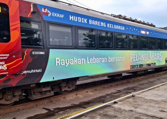 Kemenparekraf dan KAI Hadirkan Livery “Pelangi di Mars”, Mudik Jadi Lebih Seru
