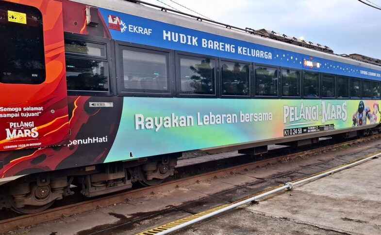 Kemenparekraf dan KAI Hadirkan Livery “Pelangi di Mars”, Mudik Jadi Lebih Seru