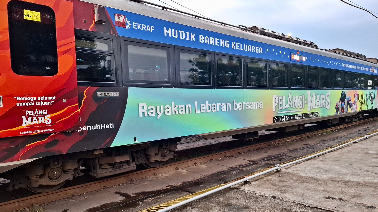Kemenparekraf dan KAI Hadirkan Livery “Pelangi di Mars”, Mudik Jadi Lebih Seru
