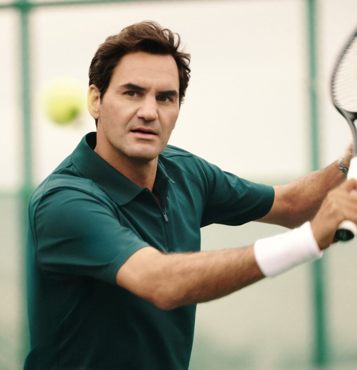 Gaya Ikonik Roger Federer Hadir di Koleksi Terbaru UNIQLO Spring/Summer 2026
