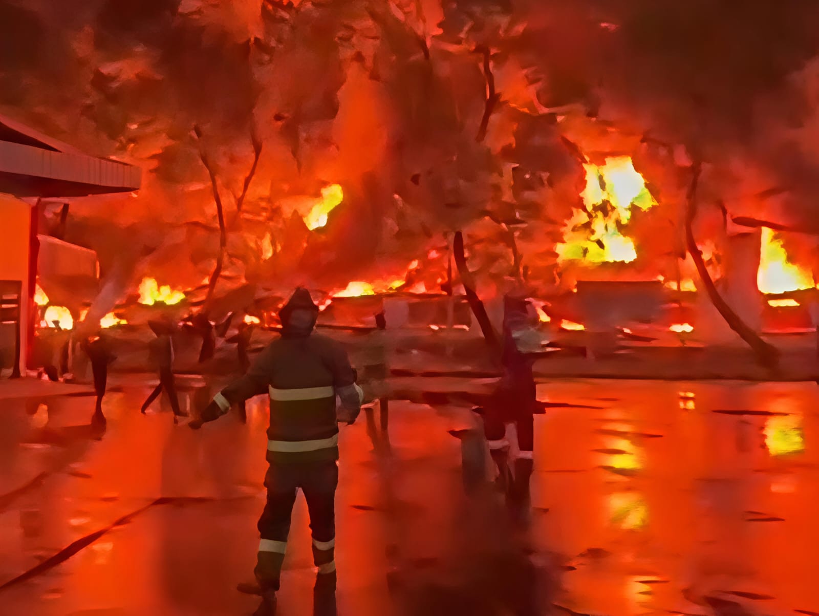 Kebakaran Hebat di Wanaherang, Pabrik Plastik Hangus Dilalap Api