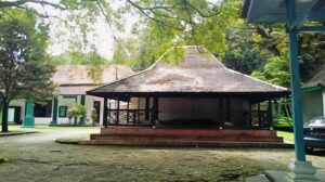 Jelajahi Keraton Kanoman, Wisata Ikonik Cirebon Penuh Nilai Sejarah dan Spot Foto Estetik