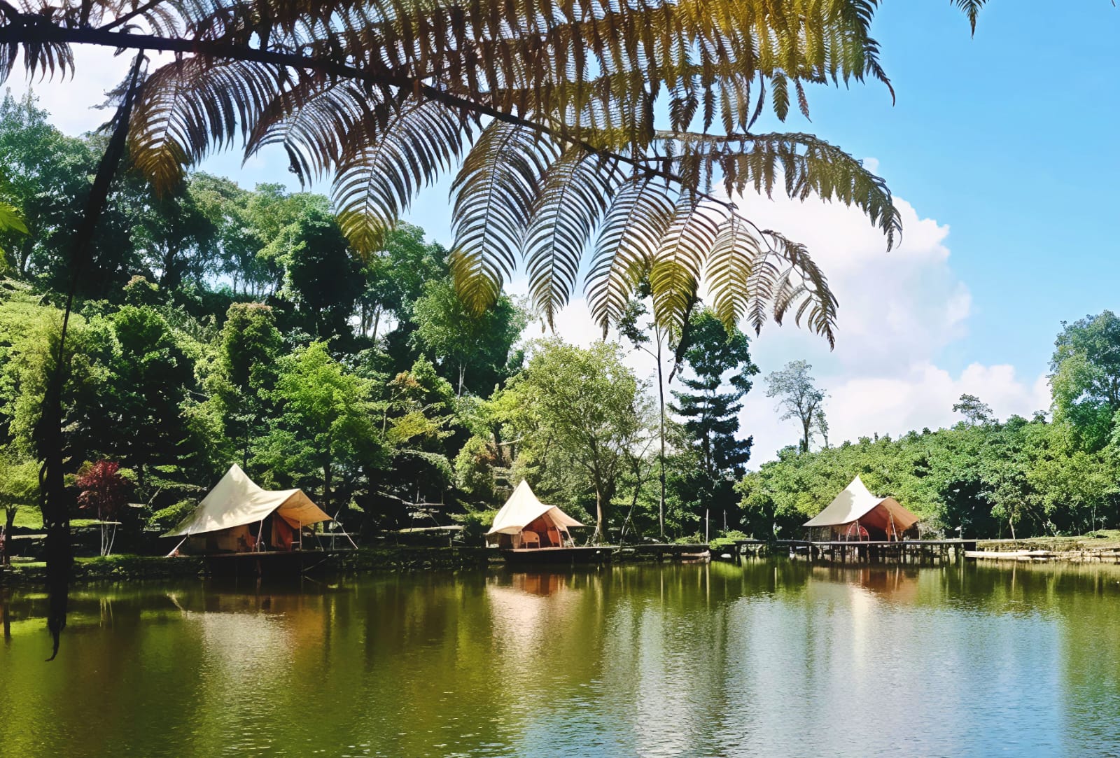 Healing Seru di Glamping Rawa Cangkuang, Hidden Gem Jonggol dengan View Danau & Gunung