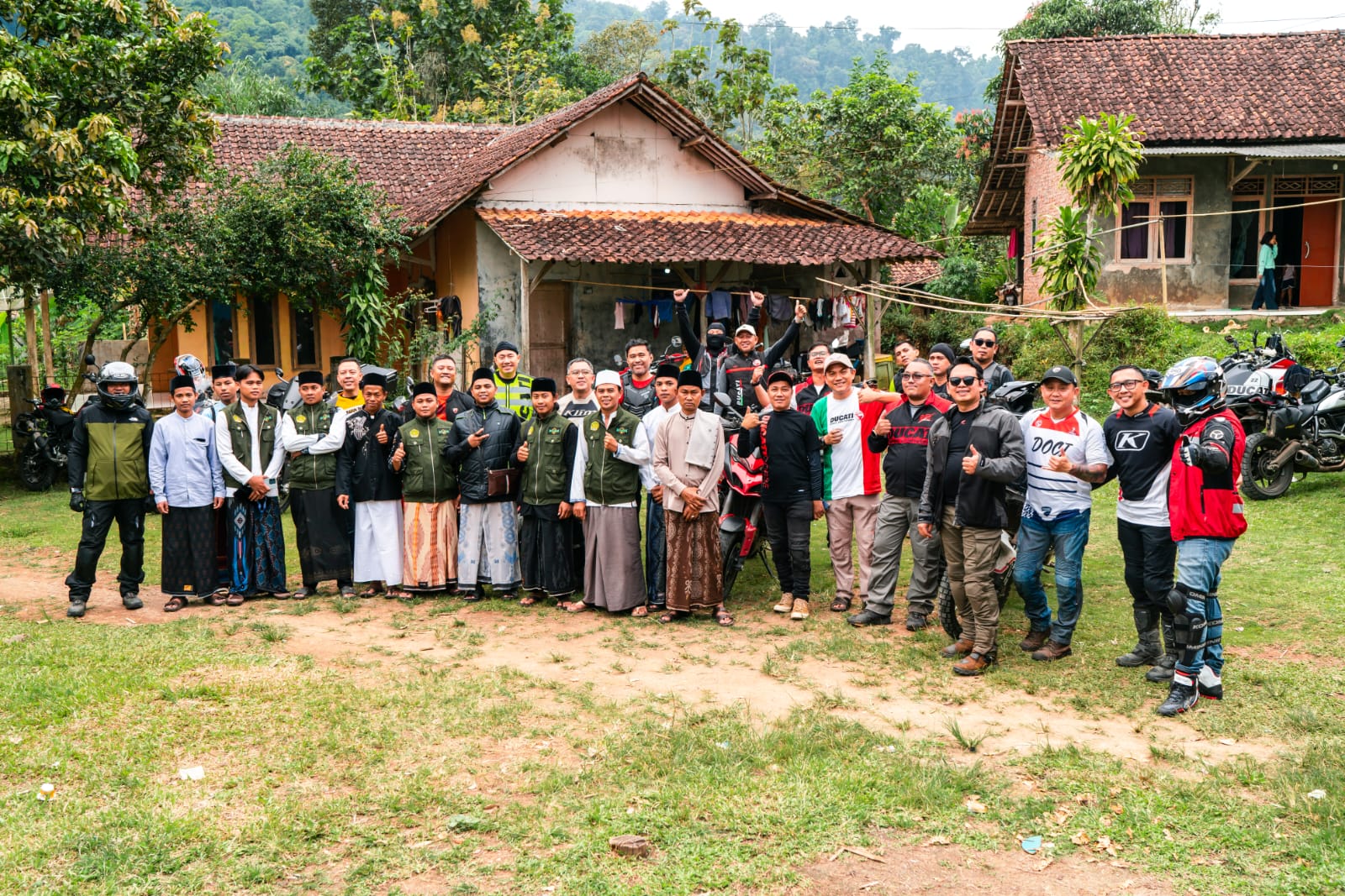 Komunitas Ducati Renovasi Pesantren Bekas Kandang Ayam di Sukabumi