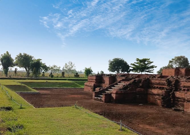 Candi Blandongan Karawang: Jejak Peradaban Tua, Mitos Mistis, dan Tiket Masuk Super Murah