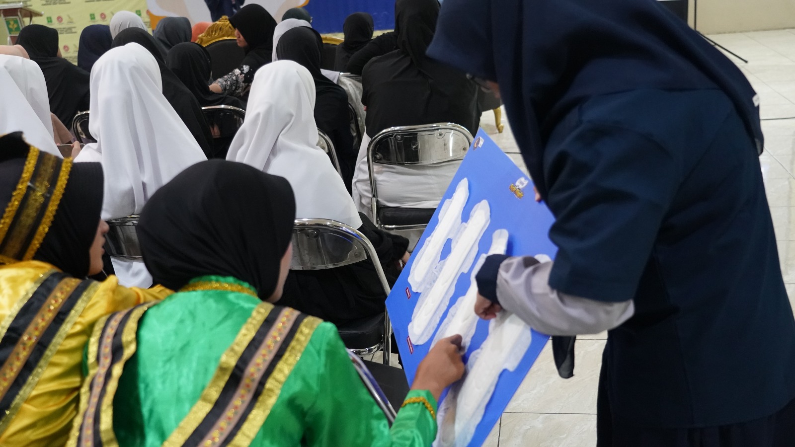 Unicharm Edukasi Kesehatan Reproduksi Remaja di Karawang, Dorong Perempuan Lebih Percaya Diri