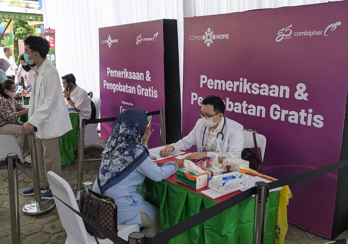 Lonjakan ISPA Capai Jutaan Kasus, Combiphar Hadirkan Edukasi dan Pengobatan Gratis di Jakarta