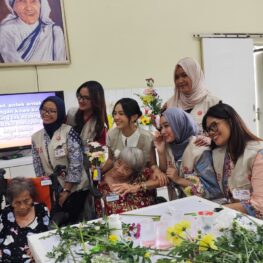 Dari Panti Jompo ke UMKM, Cara Eca Aura Rayakan Hari Kartini Ini Bikin Salut