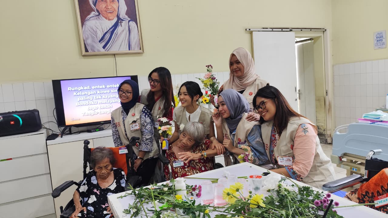 Dari Panti Jompo ke UMKM, Cara Eca Aura Rayakan Hari Kartini Ini Bikin Salut