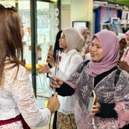 FIFGROUP Rayakan Hari Kartini di MRT Blok M, Ajak Perempuan Temukan Potensi Diri Lewat Aktivasi Interaktif