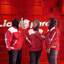 Kartini Masa Kini: Kisah Kurir Perempuan Lion Parcel Menembus Batas