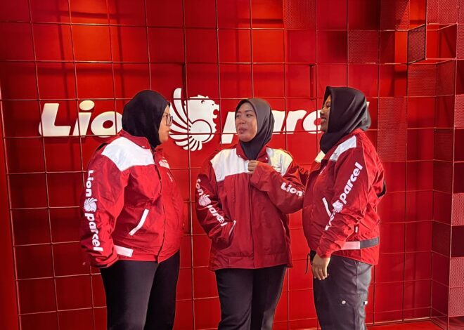 Kartini Masa Kini: Kisah Kurir Perempuan Lion Parcel Menembus Batas