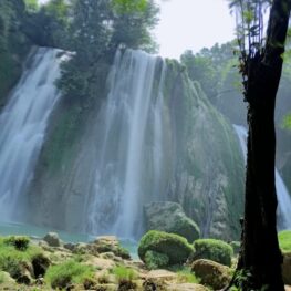 Curug Cikaso Sukabumi: Surga Tersembunyi dengan 3 Air Terjun Megah & Akses Unik Naik Perahu